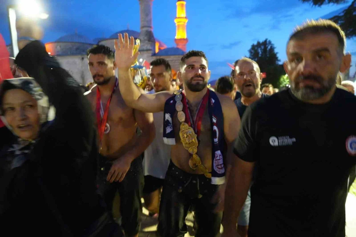 Erkan Taş, Edirne'de Kırkpınar hamam geleneğini sürdürdü
