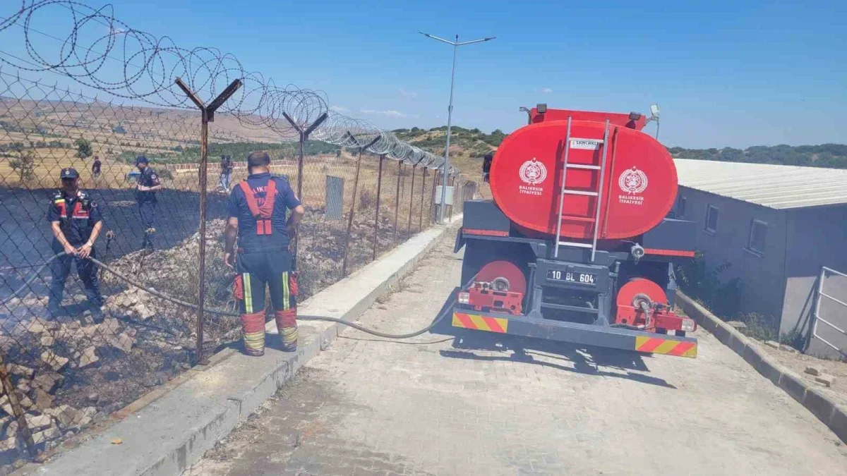 Balıkesir'de yangın patlayıcı fabrikasına metreler kala söndü