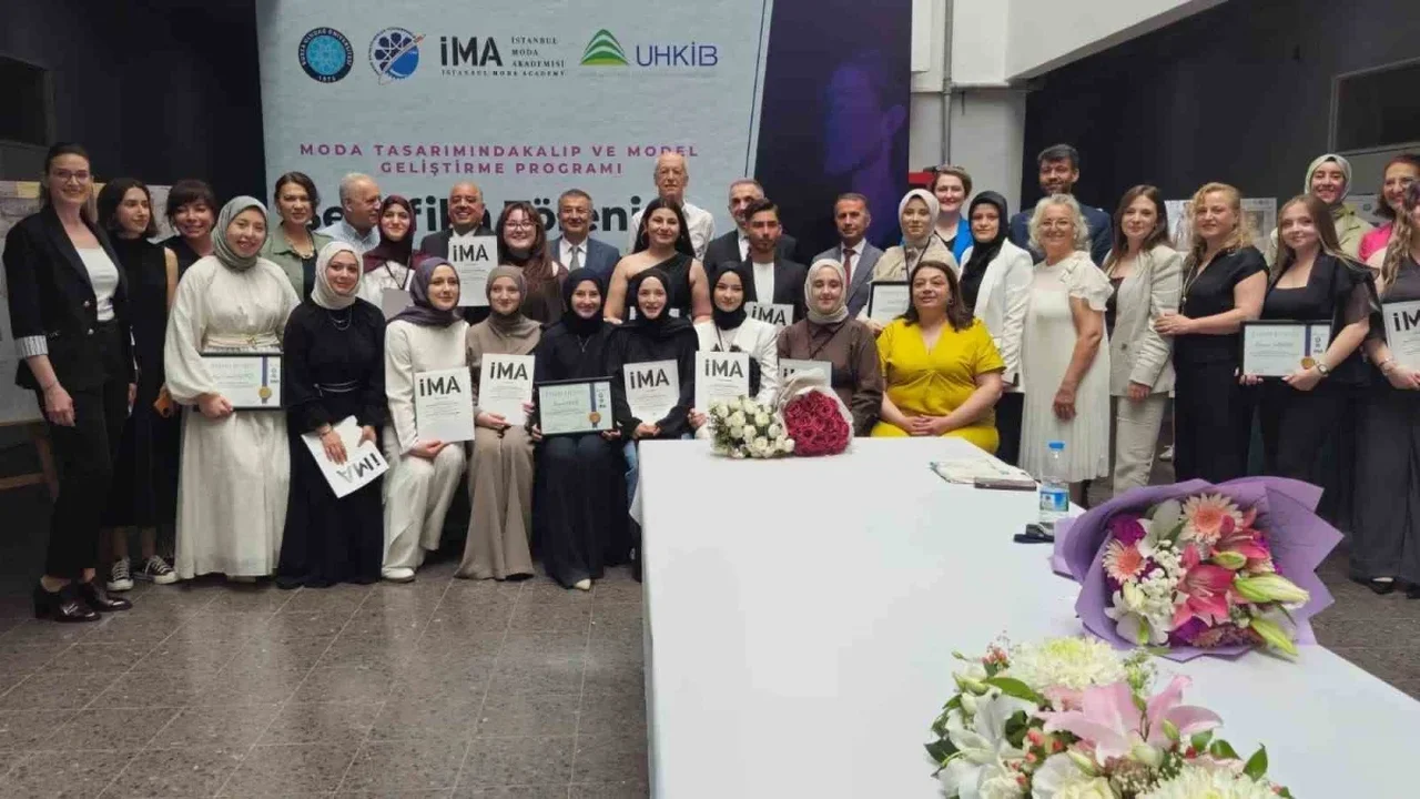 Bursa Uludağ Üniversitesi'nde moda tasarımcılarına sertifika