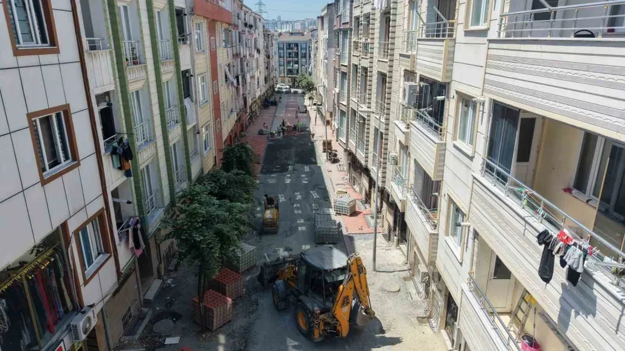 Esenyurt'ta yol yenileme çalışmaları 62 bin ton asfalta ulaştı