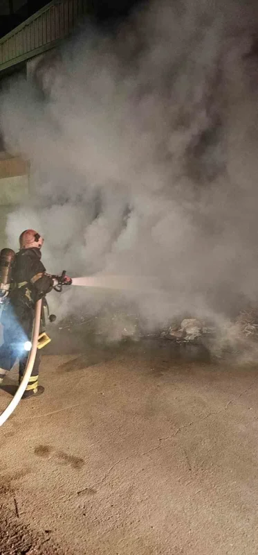 İnegöl'de fabrika bahçesindeki yangın büyümeden söndürüldü