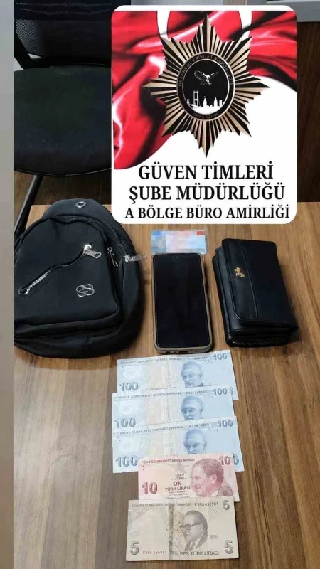 Fatih'te bankta oturan vatandaşın çantasını çalan kadın yakalandı
