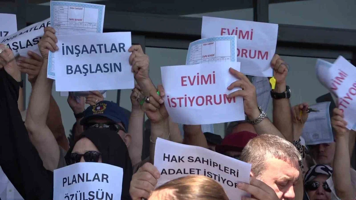 Atış Yapı mağdurları Downtown önünde toplandı: Evimizi istiyoruz