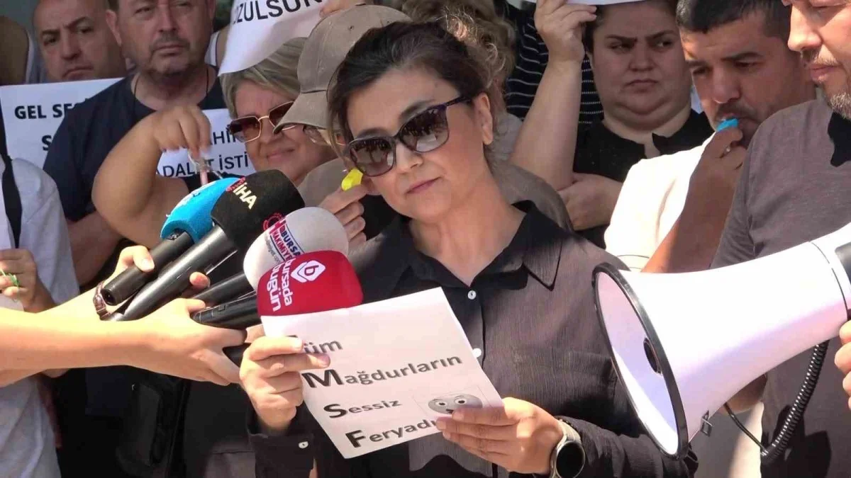 Atış Yapı mağdurları Downtown önünde toplandı: Evimizi istiyoruz