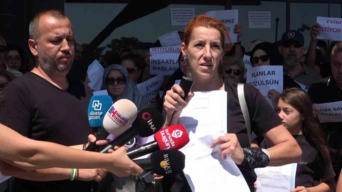 Atış Yapı mağdurları Downtown önünde toplandı: Evimizi istiyoruz