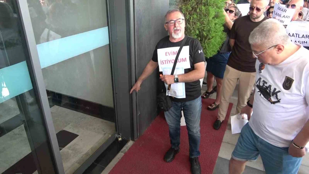 Atış Yapı mağdurları Downtown önünde toplandı: Evimizi istiyoruz