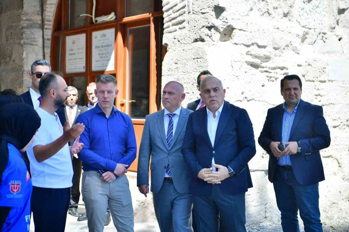 Peter Magyar ve Laszlo Keller Yedikule Hisarı'nı ziyaret etti
