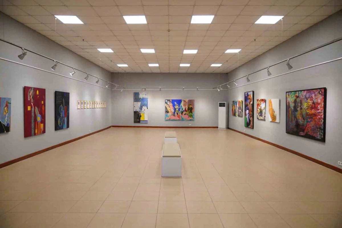 Ayvalık'ta Uzun Yol sergisi ve kültür sanat açılımı başladı