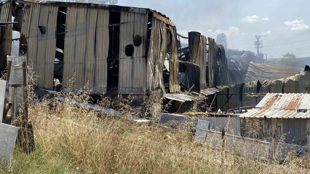 Kocaeli boya fabrikası yangınında 1 işçi hayatını kaybetti