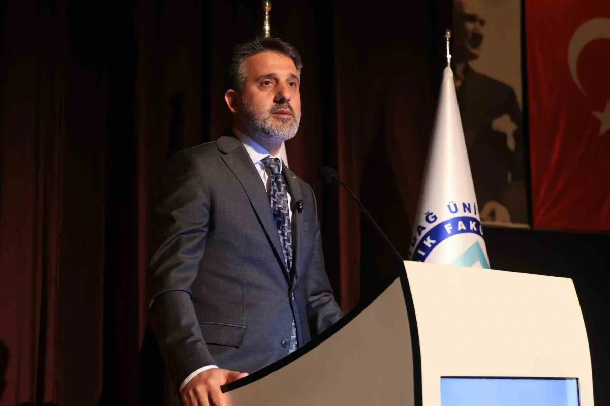Şahin Biba'dan genç mimarlara mezuniyet töreninde tavsiyeler