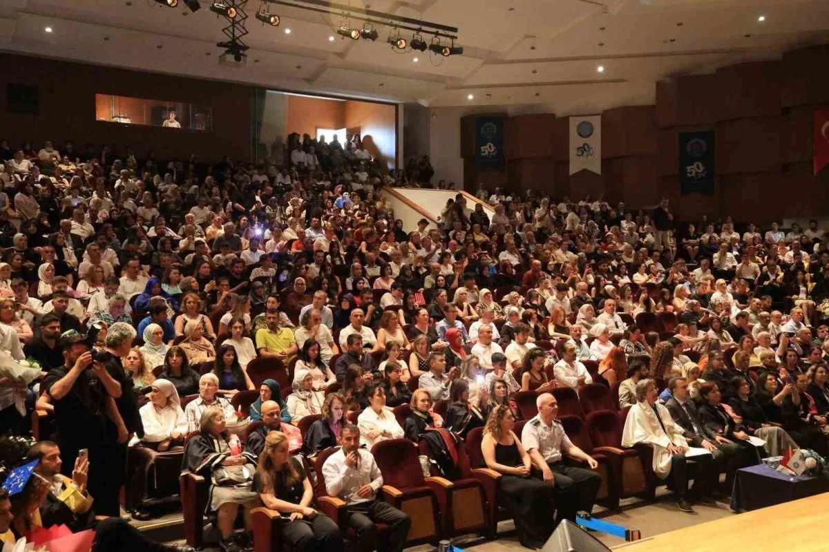 Şahin Biba'dan genç mimarlara mezuniyet töreninde tavsiyeler