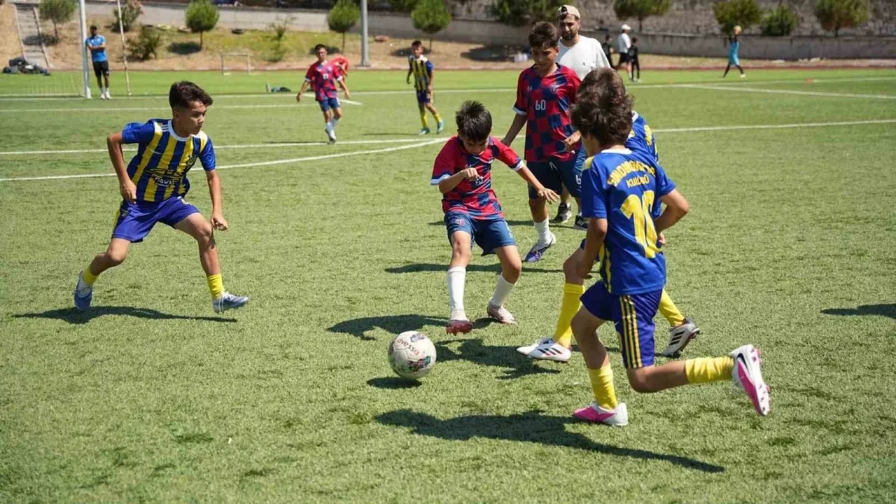 Sındırgı'da depremzede çocuklar U11 turnuvasında buluştu