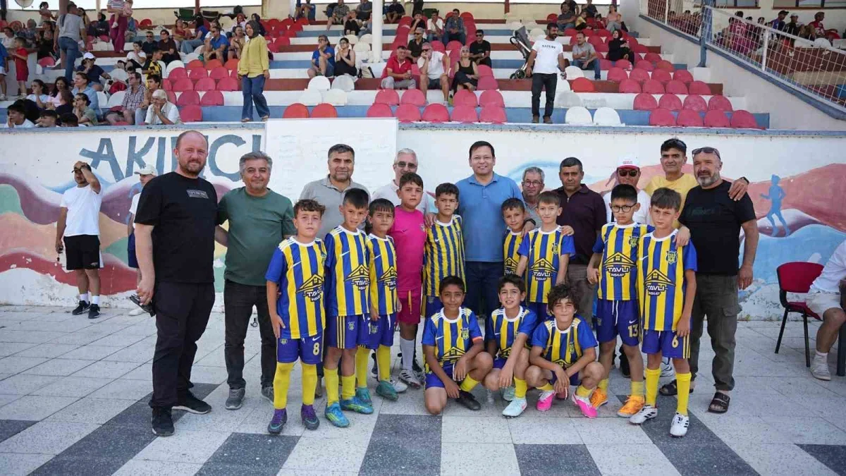Sındırgı'da depremzede çocuklar U11 turnuvasında buluştu