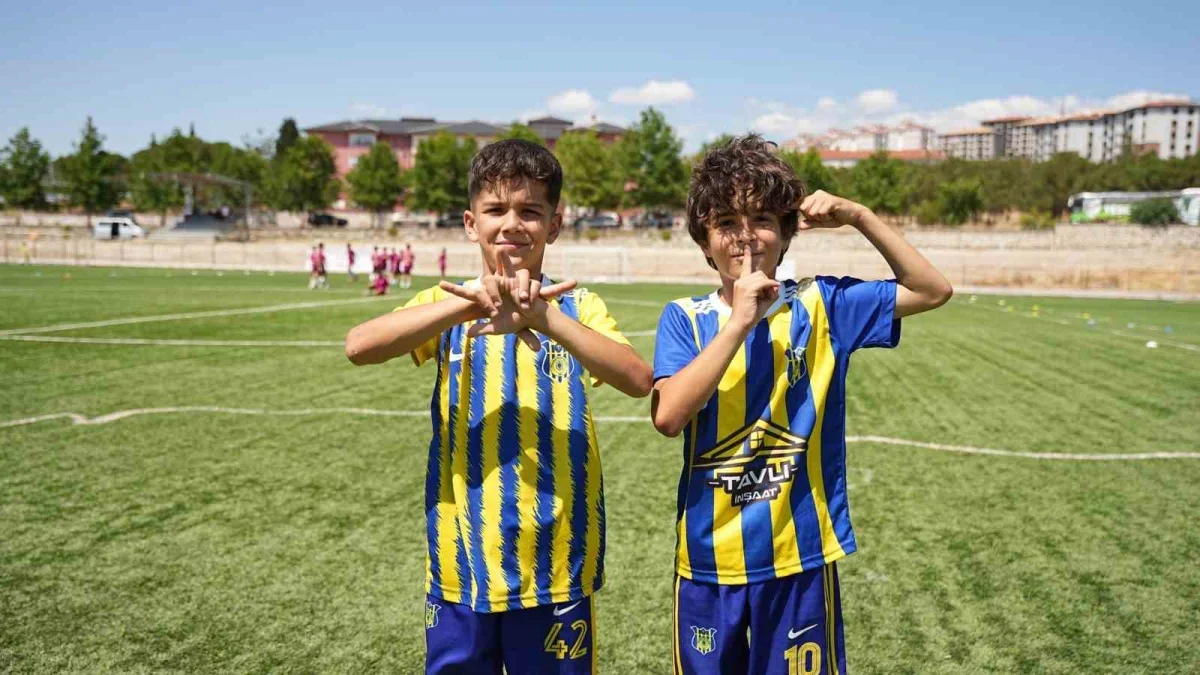 Sındırgı'da depremzede çocuklar U11 turnuvasında buluştu