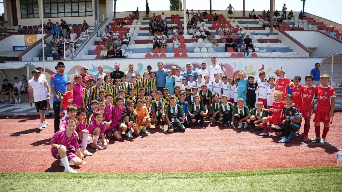 Sındırgı'da depremzede çocuklar U11 turnuvasında buluştu