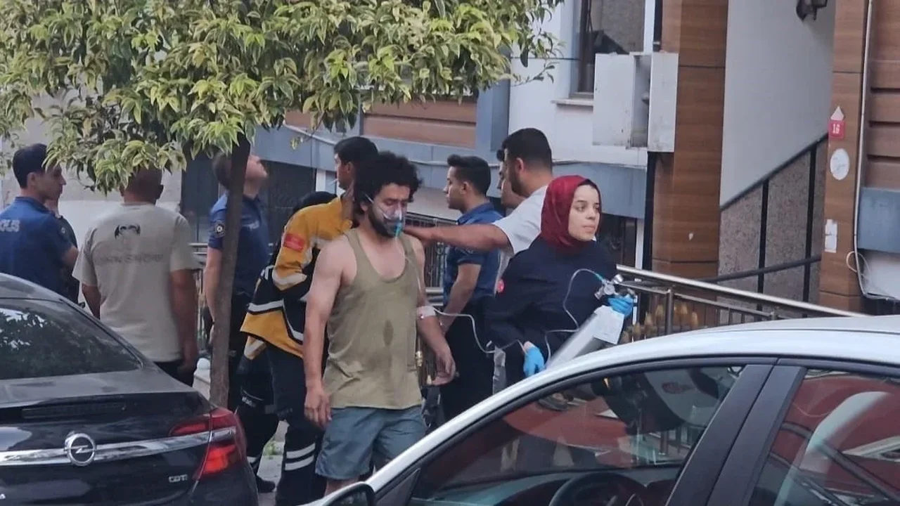 Kağıthane'de 5 katlı binada yangın: 7 kişi kurtarıldı