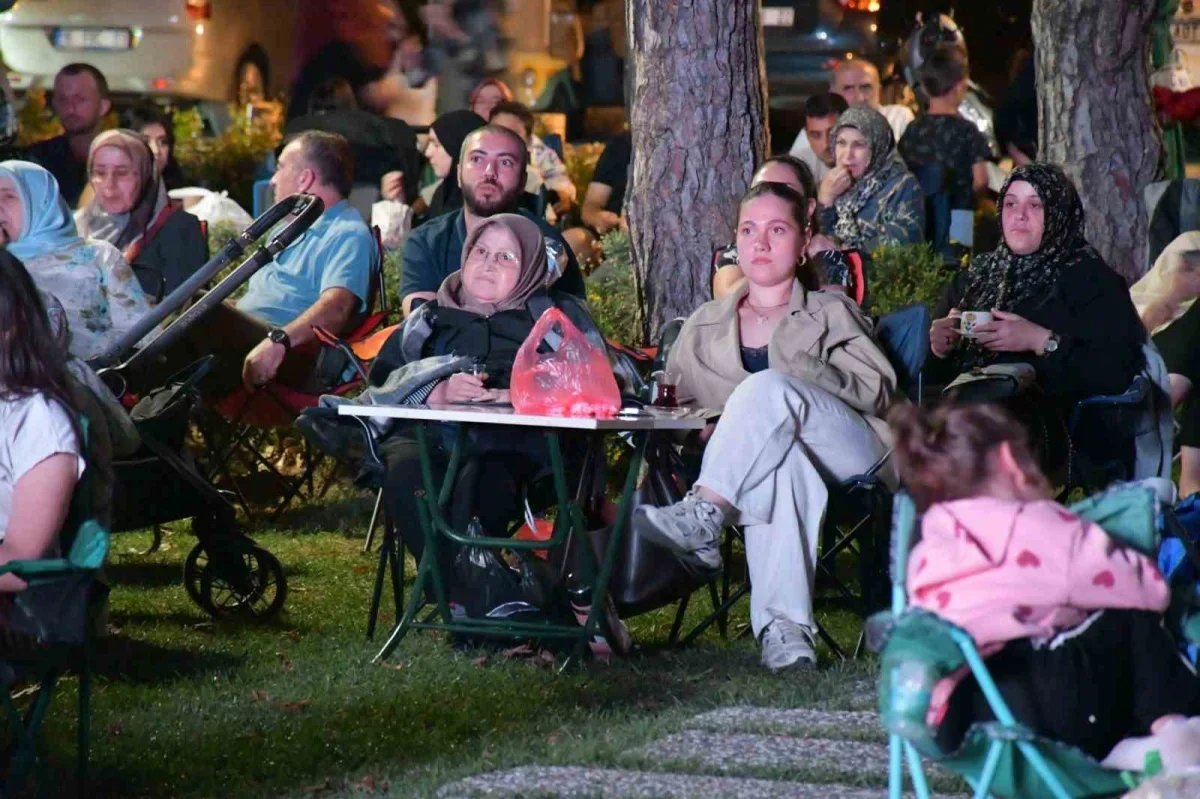 İznik'te Yeşilçam nostaljisi: Selvi Boylum Al Yazmalım gösterildi