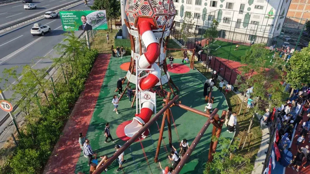 Gaziosmanpaşa'da Dünya Kupası temalı park törenle açıldı