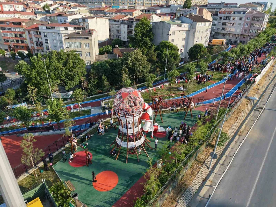 Gaziosmanpaşa'da Dünya Kupası temalı park törenle açıldı