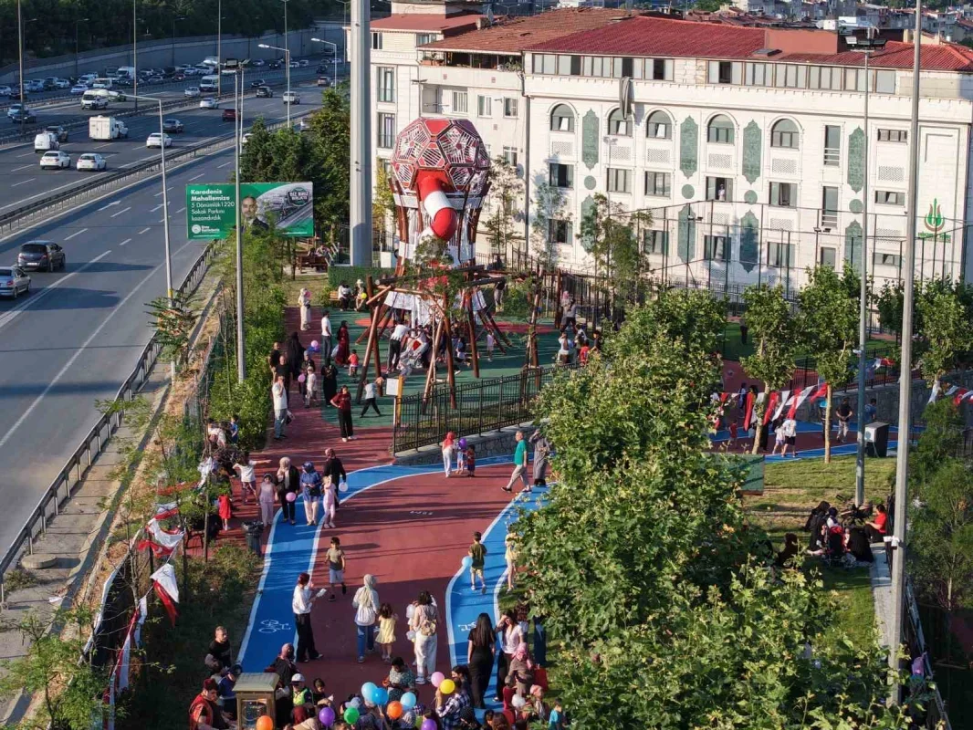 Gaziosmanpaşa'da Dünya Kupası temalı park törenle açıldı