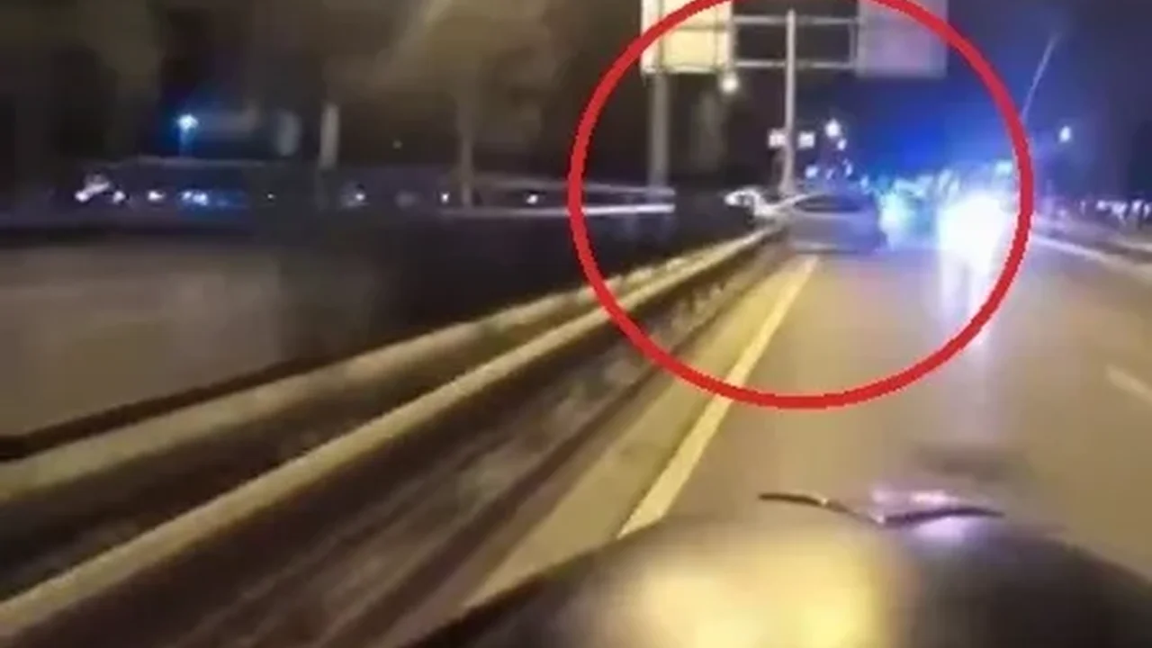 Bursa'da otomobil bariyerlere çarpıp takla attı: Kaza kamerada
