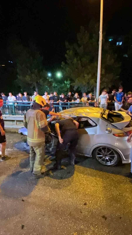 Bursa'da otomobil bariyerlere çarpıp takla attı: Kaza kamerada