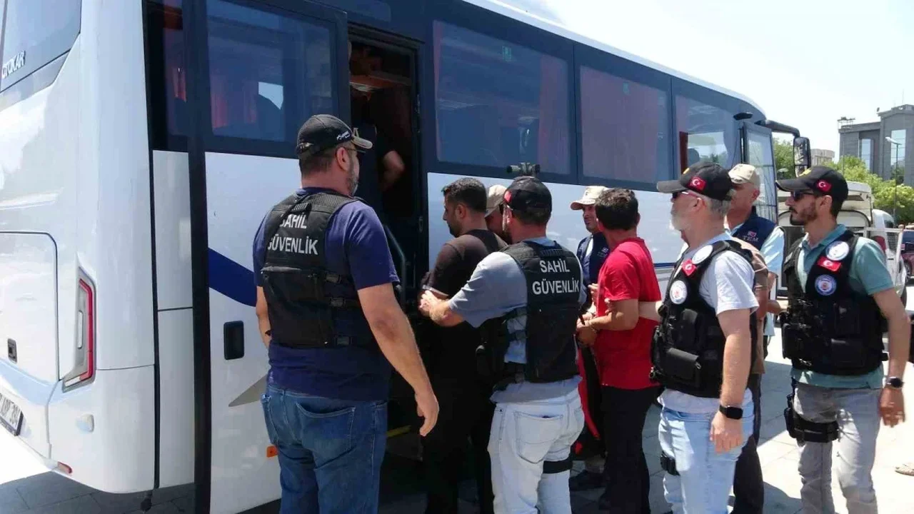Gökçeada'da 6 FETÖ şüphelisi yasa dışı çıkışta yakalandı