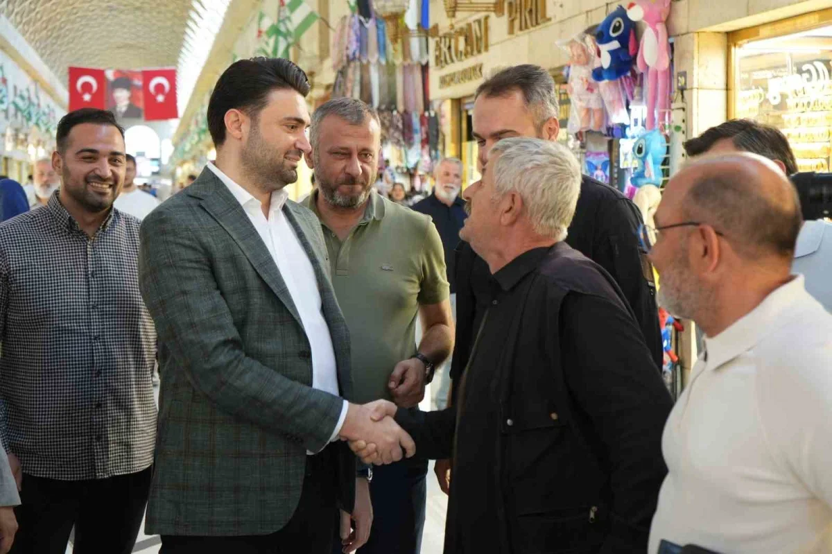 Enes Çelik Kapalı Çarşı'da Bursaspor esnafla buluştu