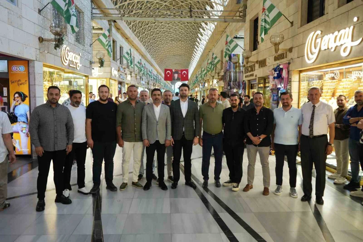 Enes Çelik Kapalı Çarşı'da Bursaspor esnafla buluştu