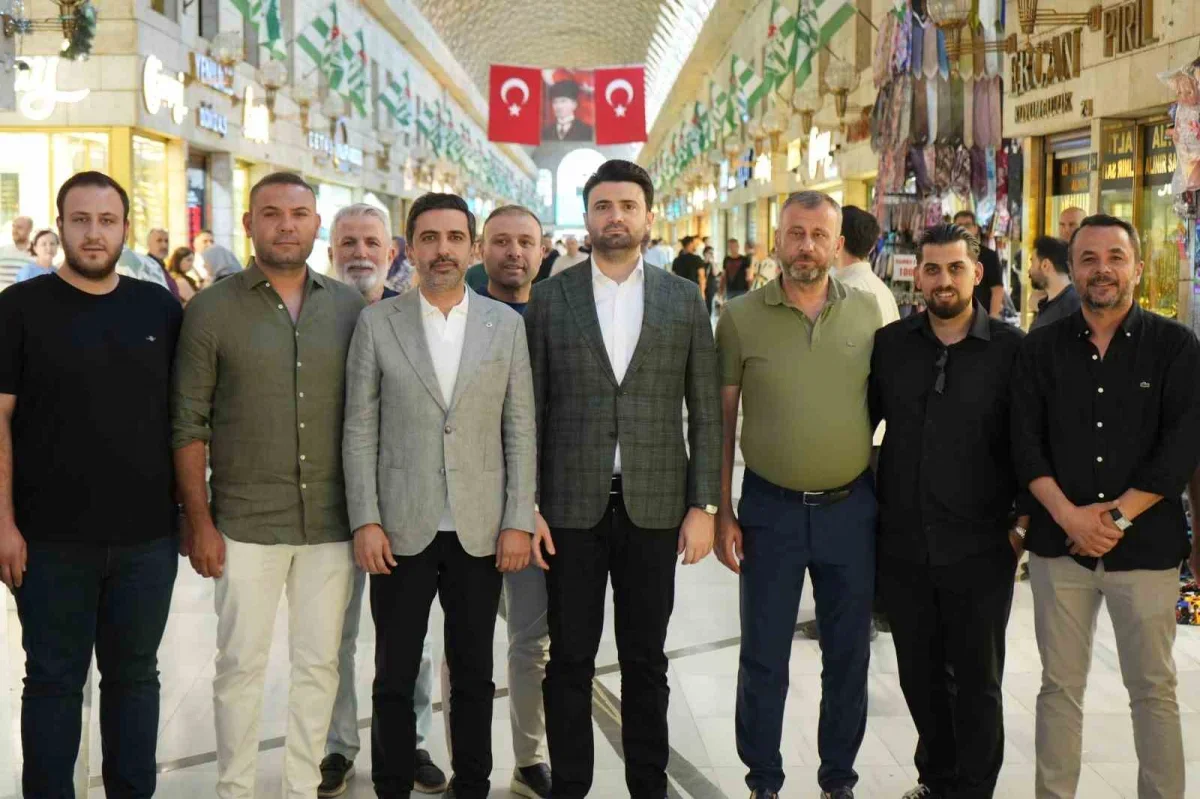 Enes Çelik Kapalı Çarşı'da Bursaspor esnafla buluştu