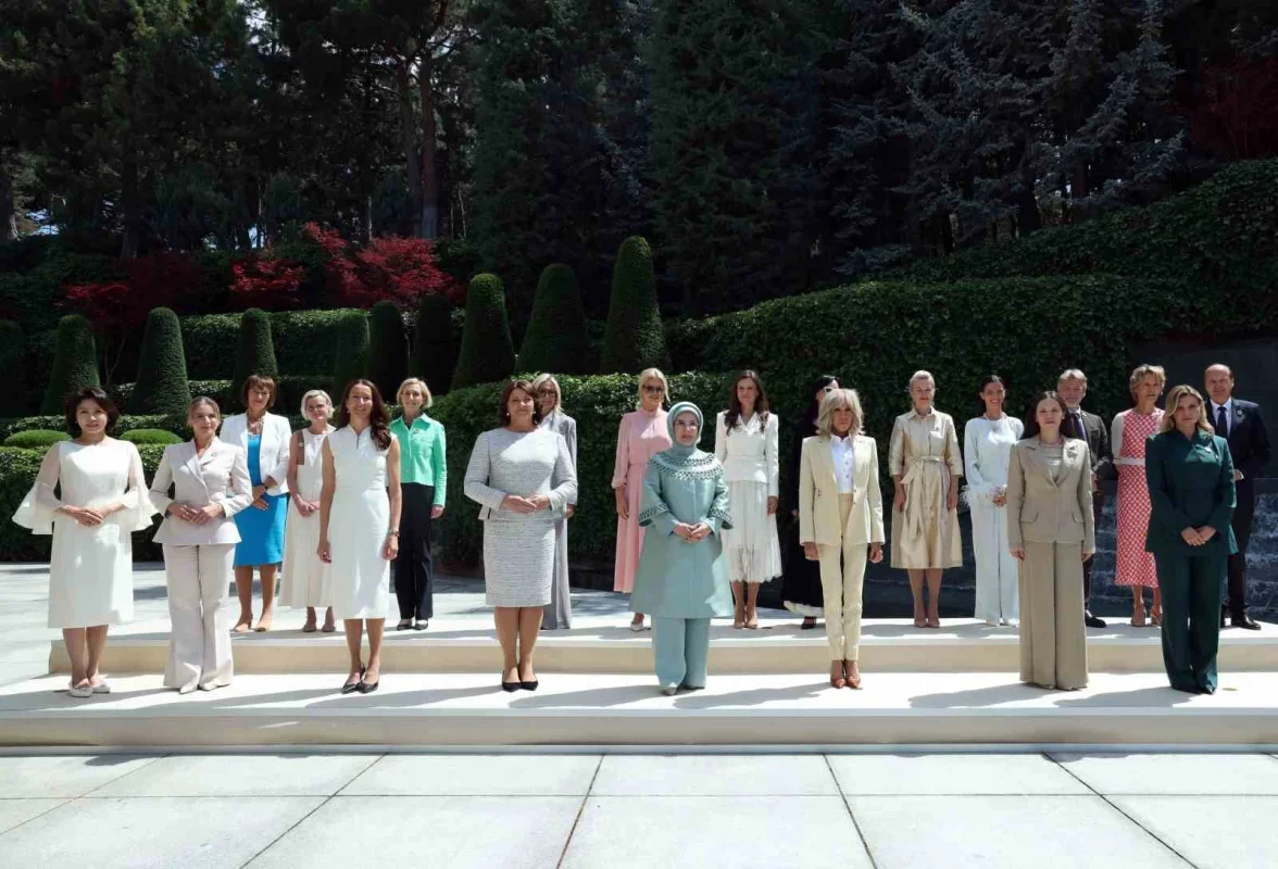 Emine Erdoğan, NATO Zirvesi'nde lider eşlerini Çankaya Köşkü'nde ağırladı