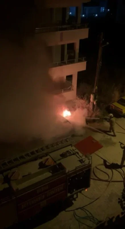 Maskeli şüpheli İznik'te park halindeki otomobili yaktı