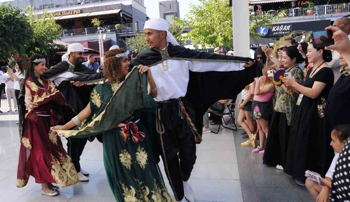 Altın Karagöz halk dansları Bursa'nın dört bir yanını sardı