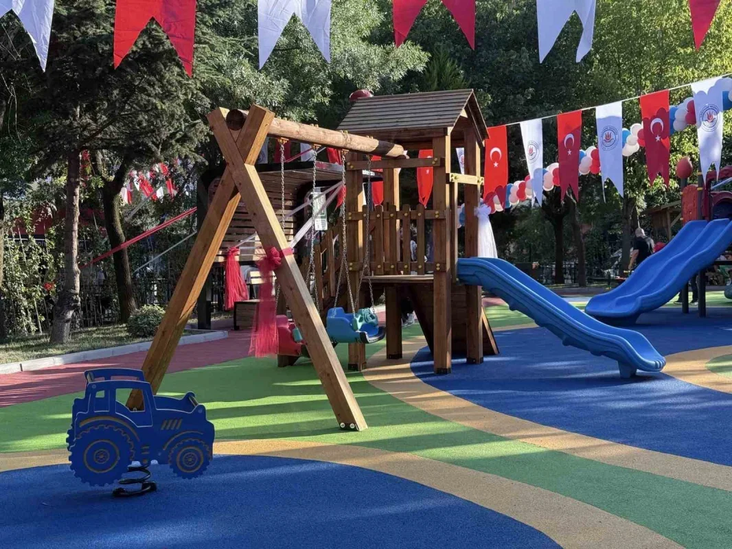 Kağıthane'de yenilenen Muammer Aksoy Parkı hizmete açıldı