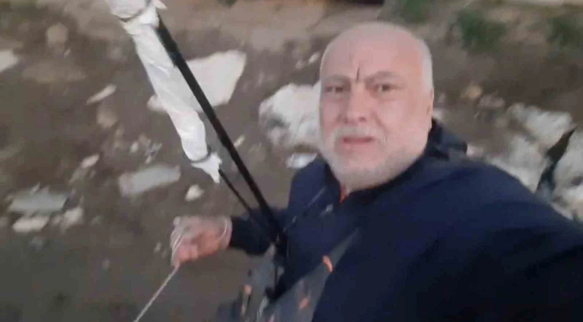 Meriç Nehri'nde 30 kiloluk yayın balığını oltayla gezdirdi