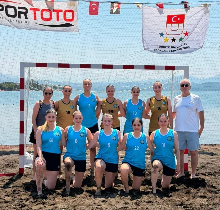 BUÜ Kadın Hentbol Takımı iki Türkiye şampiyonluğu kazandı