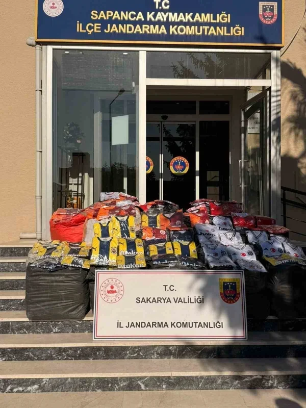 Sakarya'da 10 milyon liralık sahte forma ve ayakkabı operasyonu