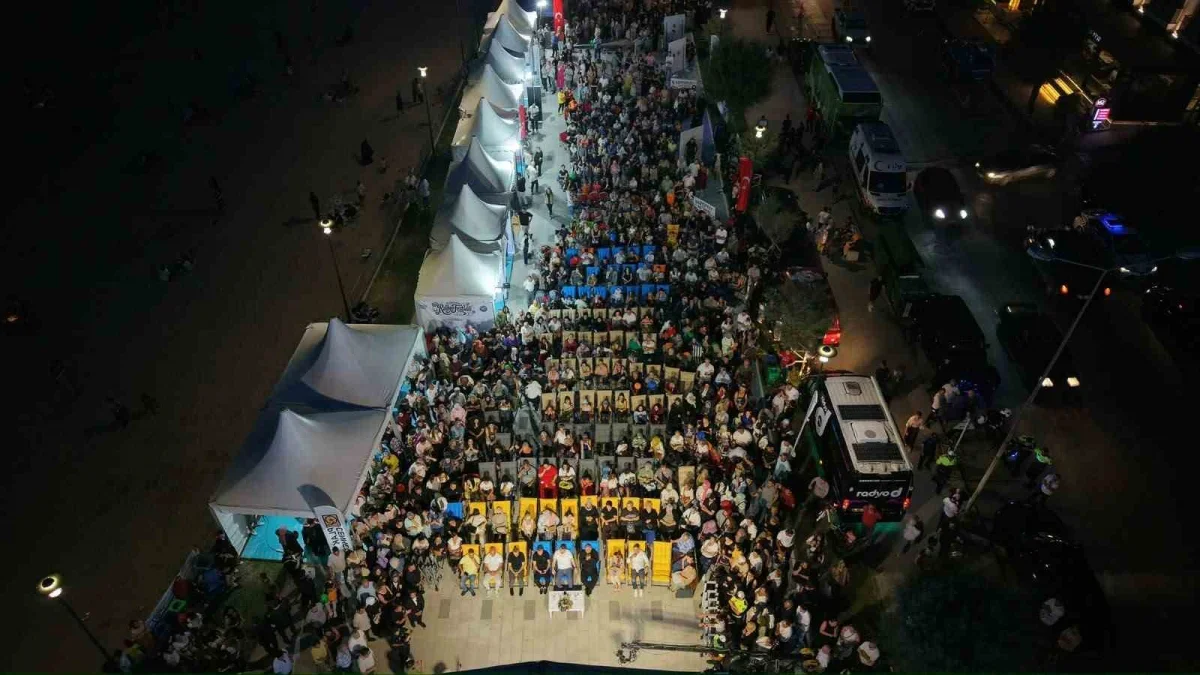 Arnavutköy Radyo Festivali Karaburun Sahili'nde binlerce kişiyi buluşturdu