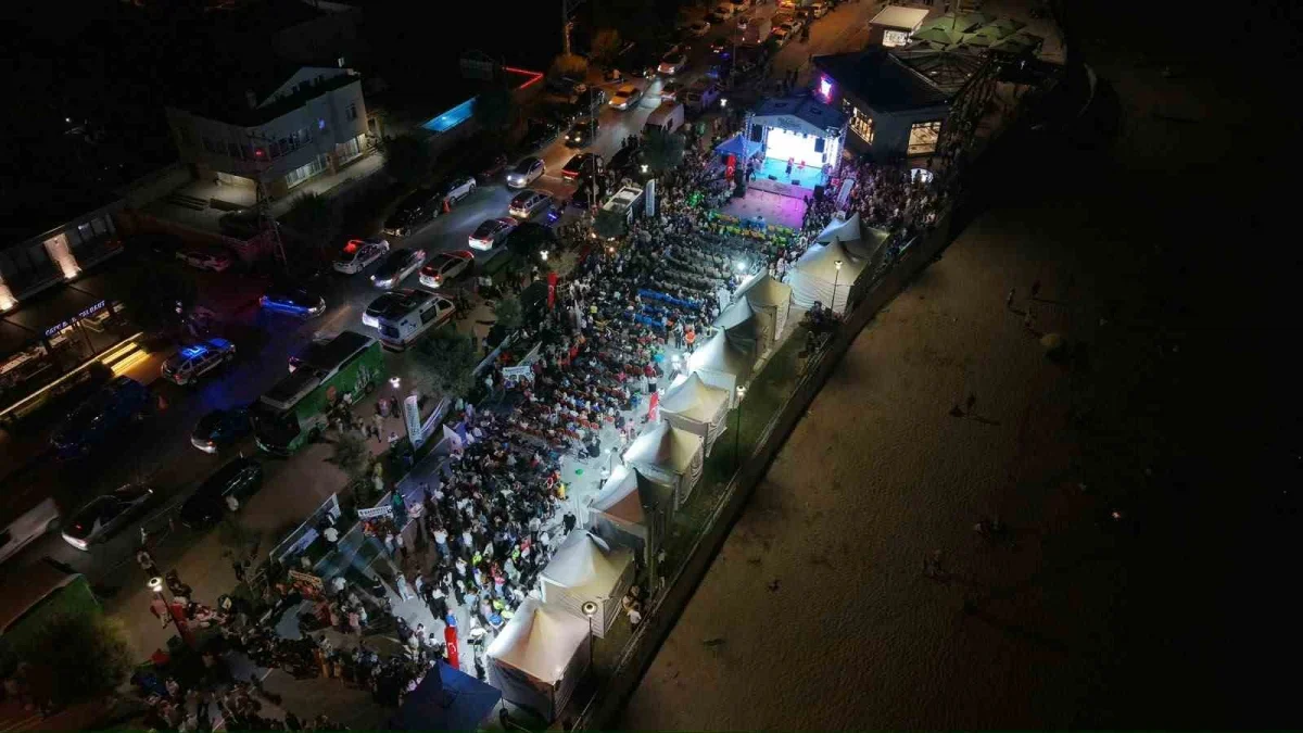 Arnavutköy Radyo Festivali Karaburun Sahili'nde binlerce kişiyi buluşturdu