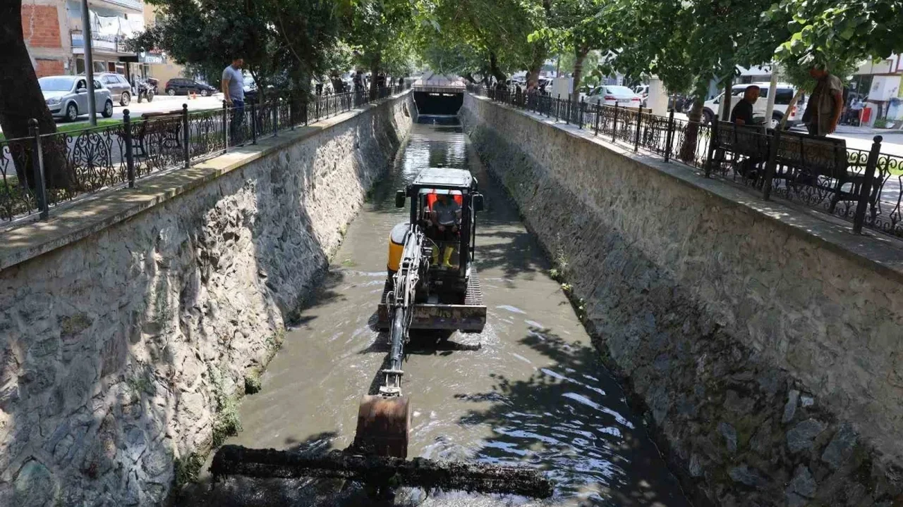 Bursa'da dere yataklarında 21 kilometrelik temizlik