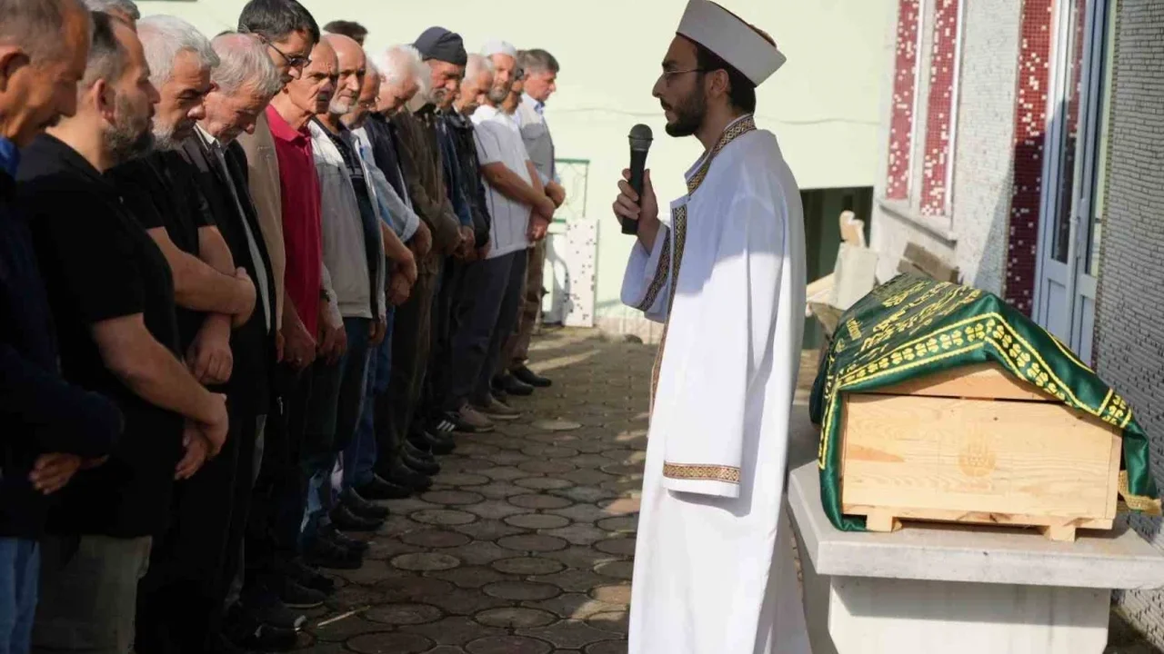 Kırklareli'nde saldırıda ölen 4 yaşındaki Öykü Naz toprağa verildi