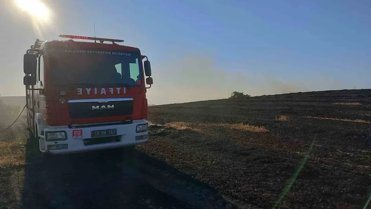 Susurluk'taki arazi yangını ekiplerin ortak müdahalesiyle söndürüldü