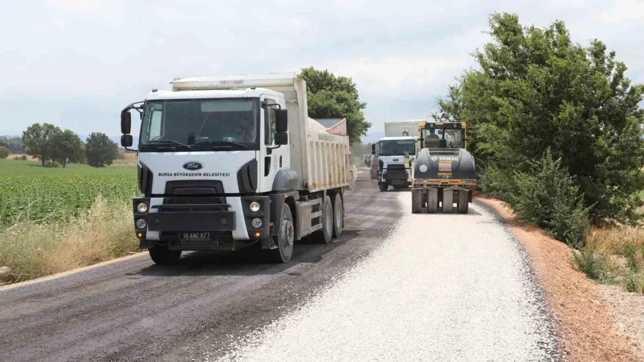 Bursa Büyükşehir, Nilüfer'de 4.100 metrelik yolu yeniliyor