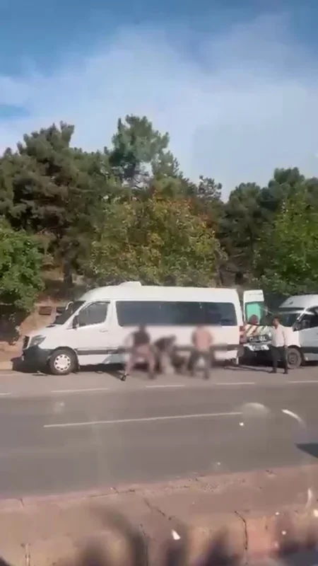Kocaeli Gebze'de demir sopalı saldırı kameraya yansıdı
