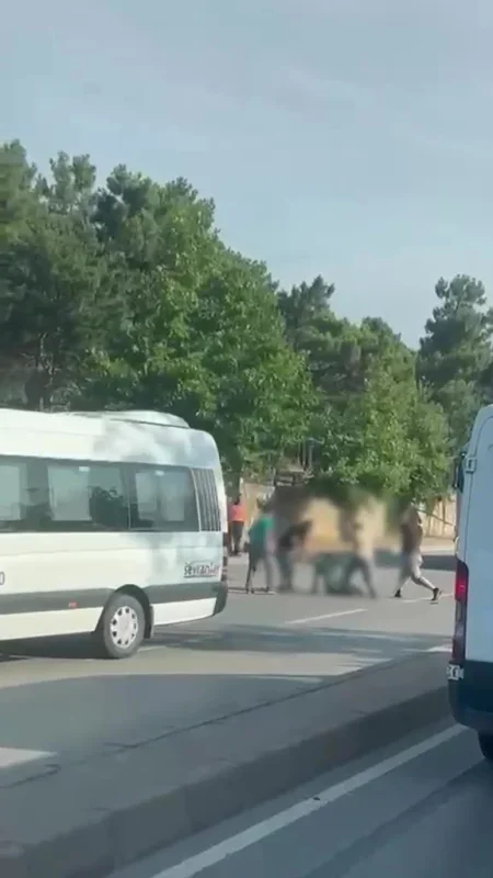 Kocaeli Gebze'de demir sopalı saldırı kameraya yansıdı