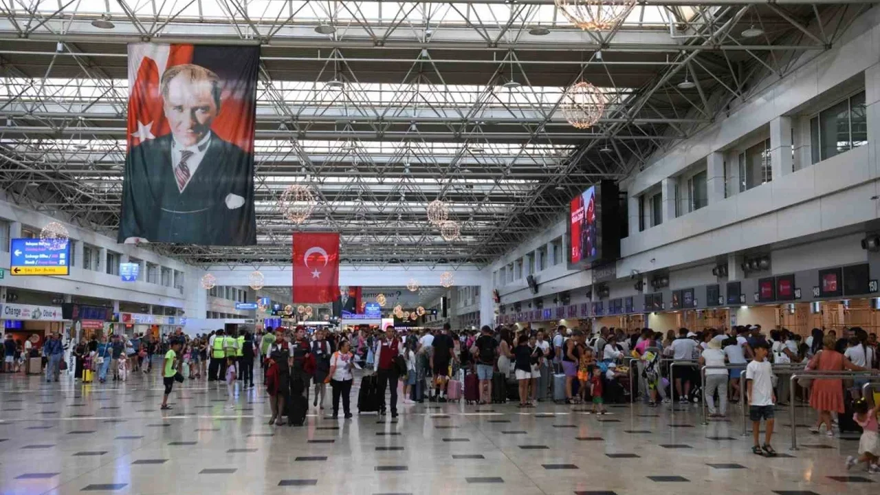 Uraloğlu: İstanbul'un iki havalimanı 78 ilin nüfusunu geçti