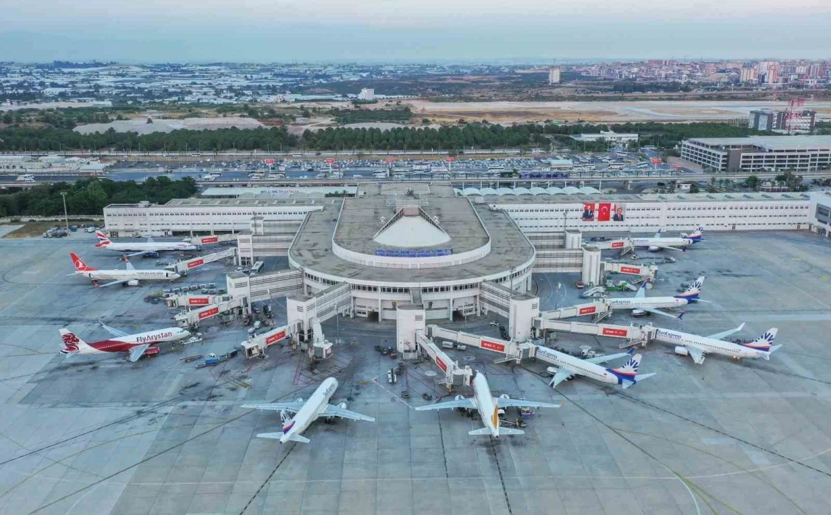 Uraloğlu: İstanbul'un iki havalimanı 78 ilin nüfusunu geçti