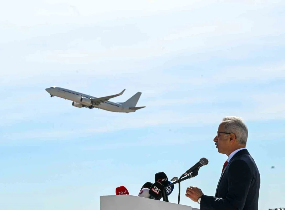Uraloğlu: İstanbul'un iki havalimanı 78 ilin nüfusunu geçti