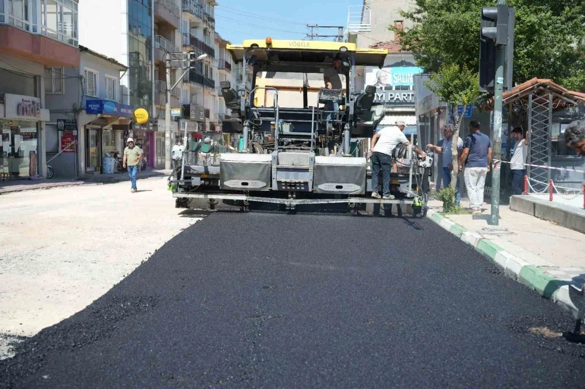 Yenişehir'in ana arterlerinde sıcak asfalt çalışması tamamlandı