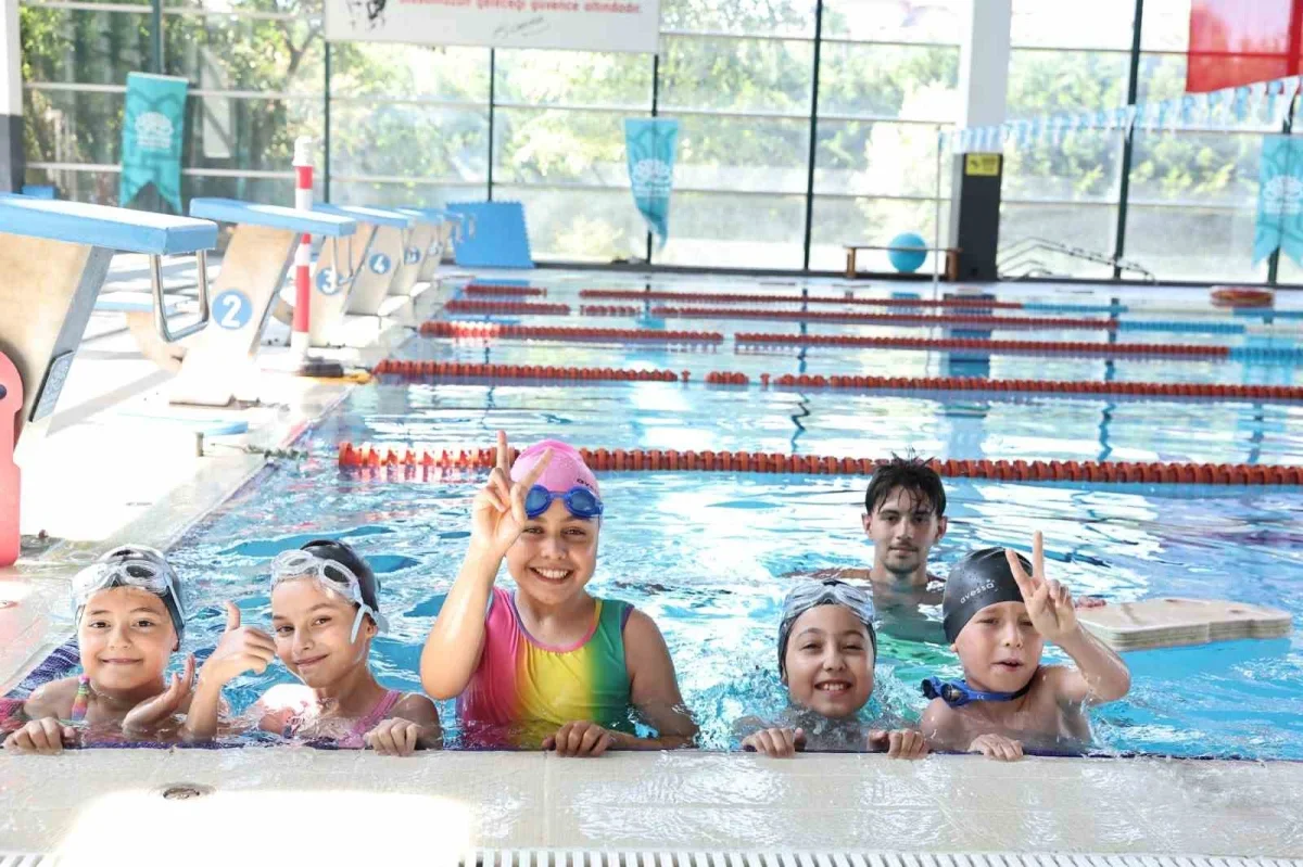 Nilüfer'de kırsal mahalle çocukları yüzme öğreniyor